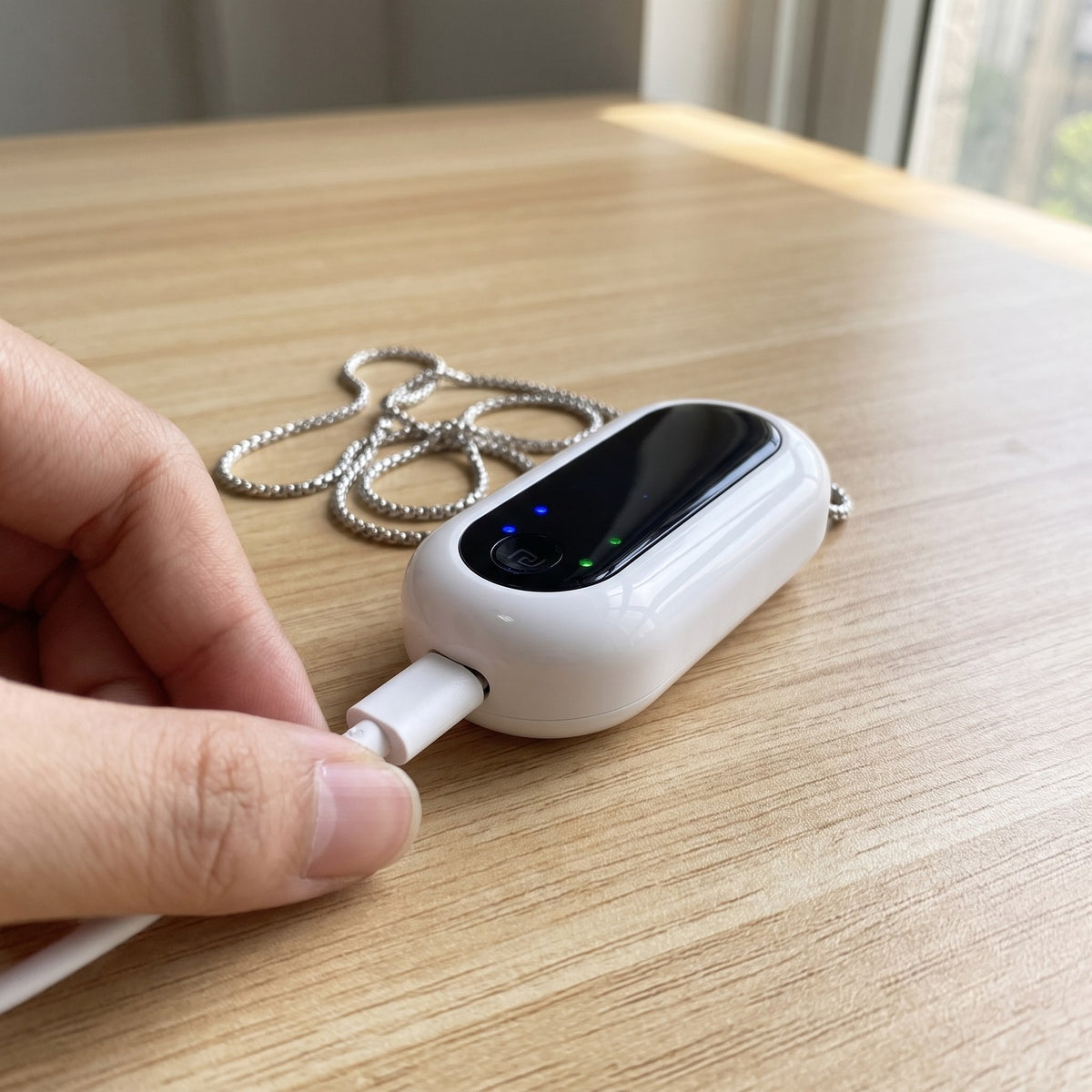 IonoBreeze wird per USB-C geladen