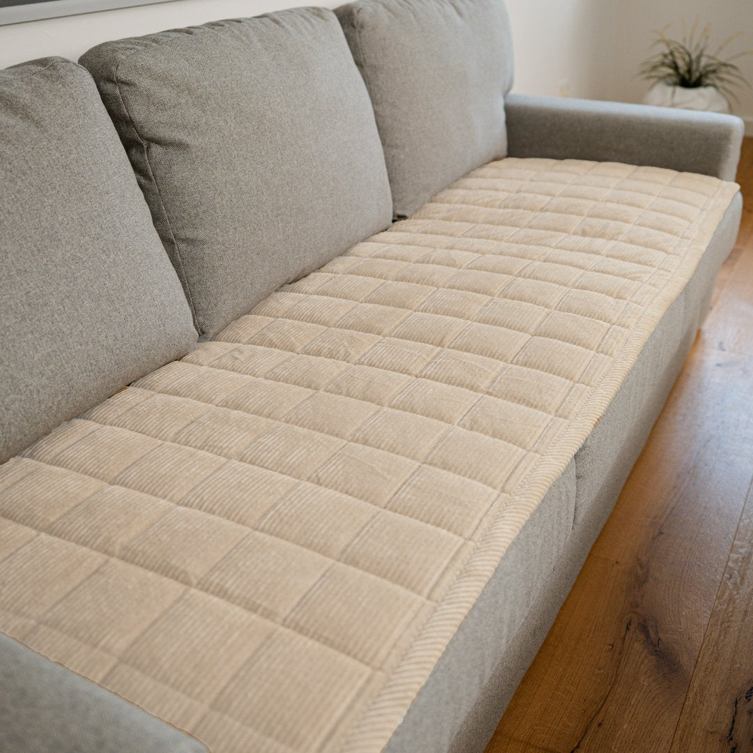 couleur Beige — Cord-Sofaschoner rutschfest – Schutz vor Tierhaaren, Kratzern & feuchten Pfoten