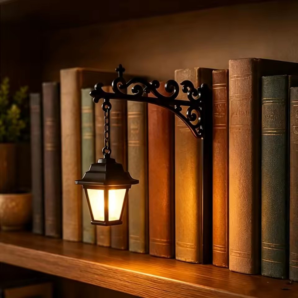 packshot — BuchLaterne™ – Mini-Laterne fürs Bücherregal mit warmem LED-Licht
