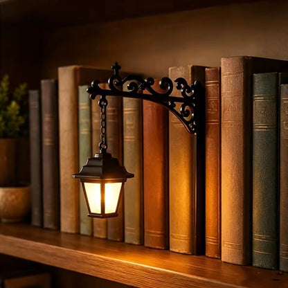 packshot — BuchLaterne™ – Mini-Laterne fürs Bücherregal mit warmem LED-Licht
