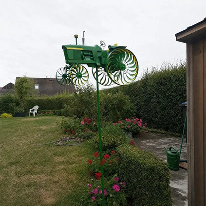 situation — Traktor-Windspiel für den Garten