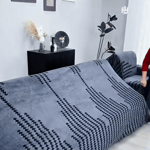 FlauschFit wird über das Sofa gelegt