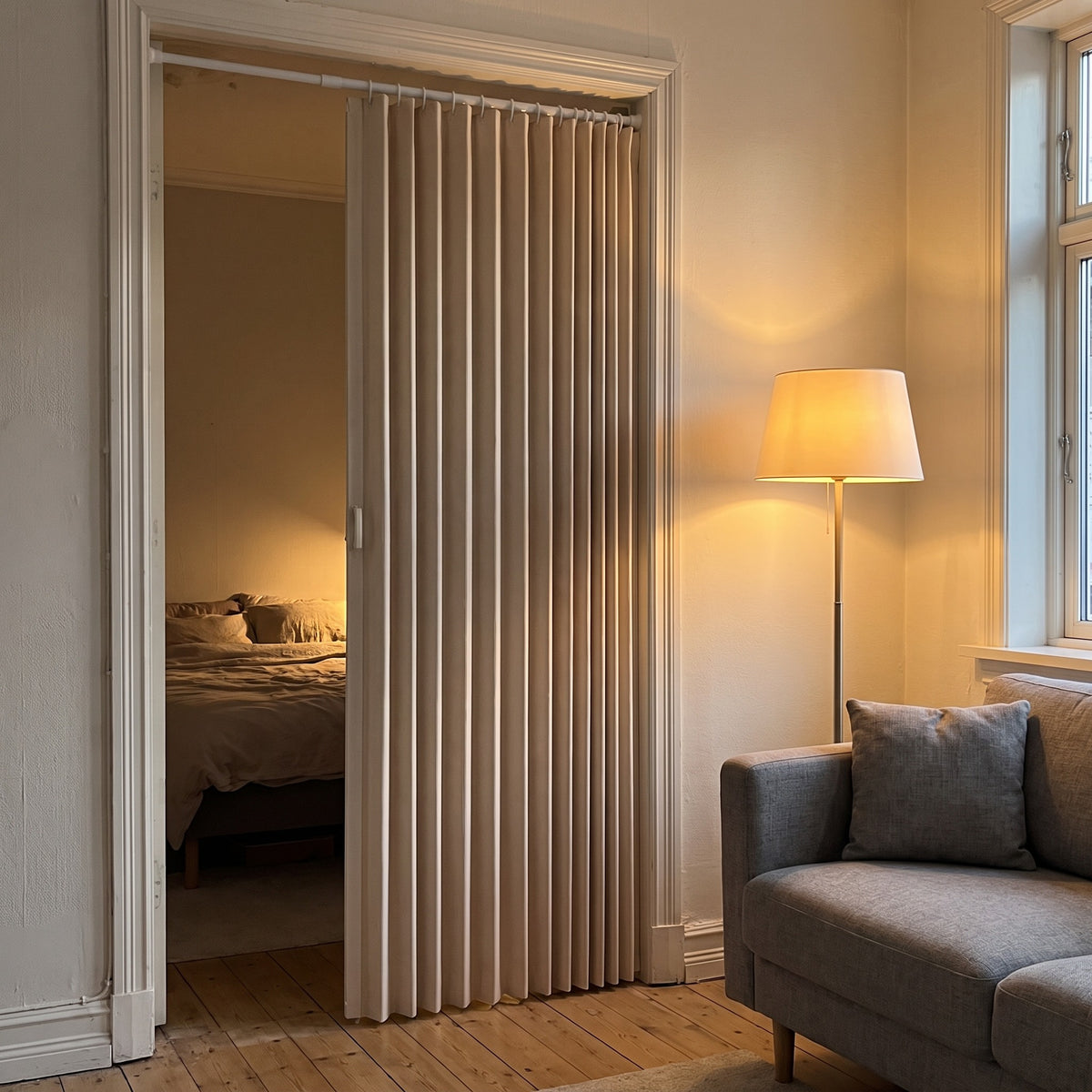Raumteiler zwischen Wohn- und Schlafzimmer