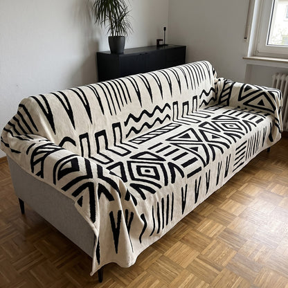 FlauschFit Grafik Schwarz-Weiß auf dem Sofa
