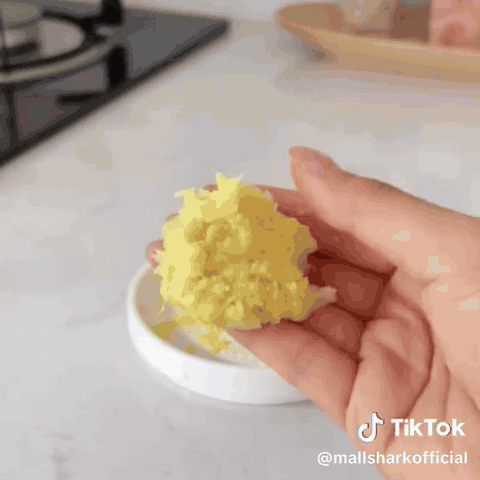 gif — Keramik Reibeteller – Knoblauch, Ingwer & Parmesan in Sekunden fein gerieben