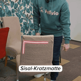 gif — Stuhlhusse mit Sisal-Kratzmatte – Schützt Möbel vor Katzenkrallen