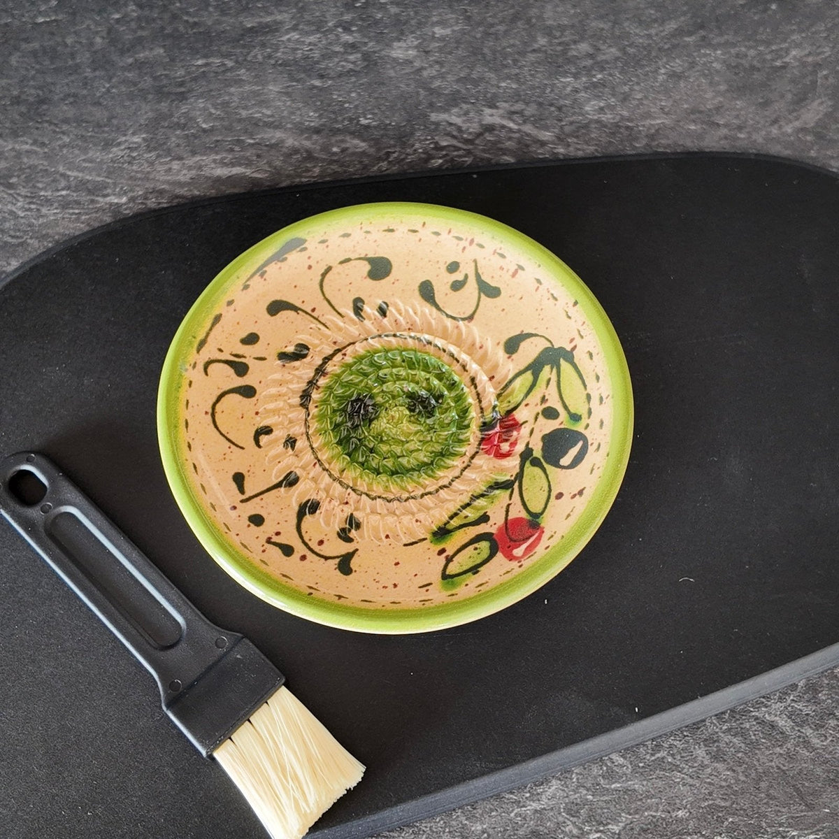 couleur Olive — Keramik Reibeteller – Knoblauch, Ingwer & Parmesan in Sekunden fein gerieben