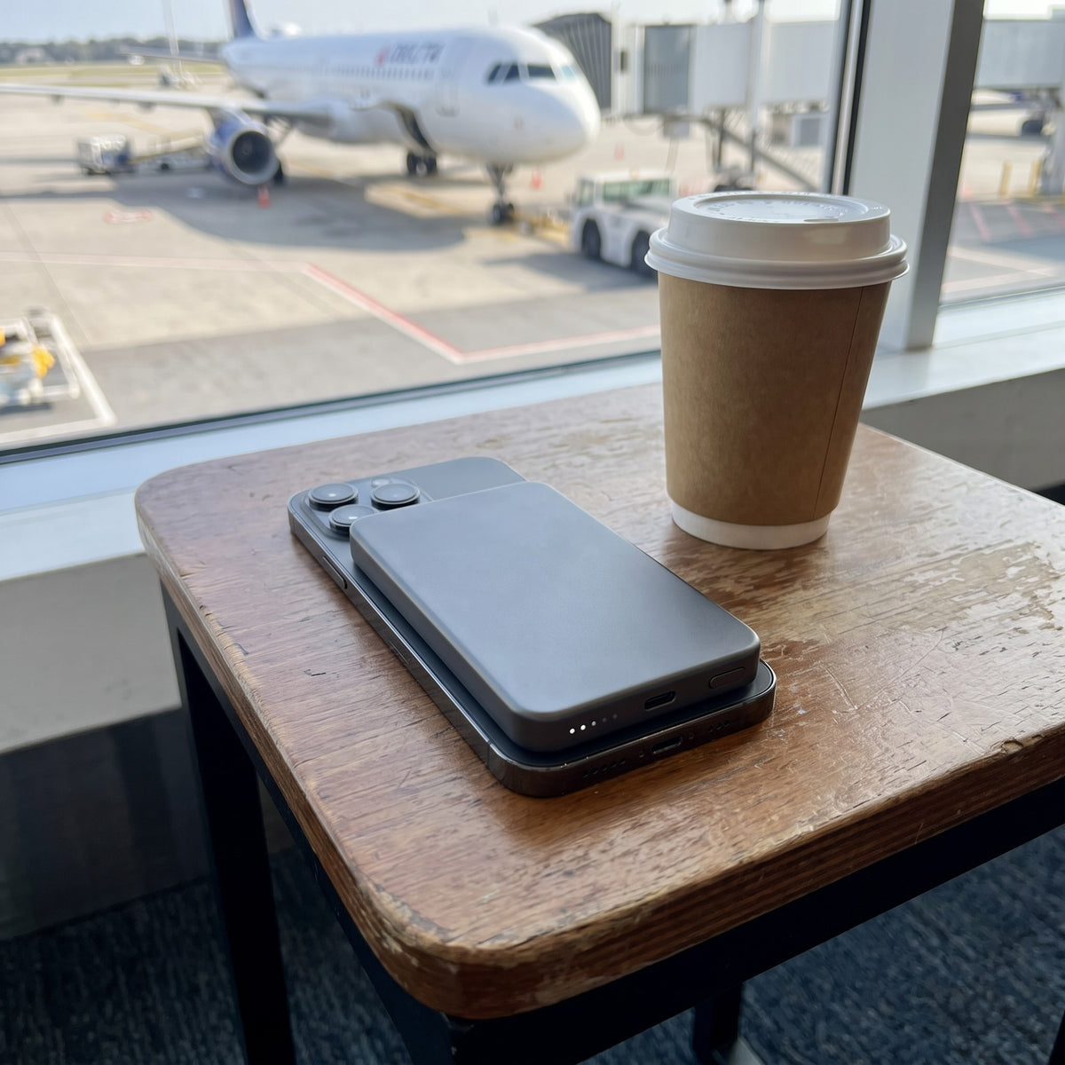 SlimVolt™ am Flughafen — ideal für Reisen