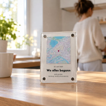 situation — Personalisierter Karten-Magnet aus Acryl – Euer Ort, euer Datum, eure Namen