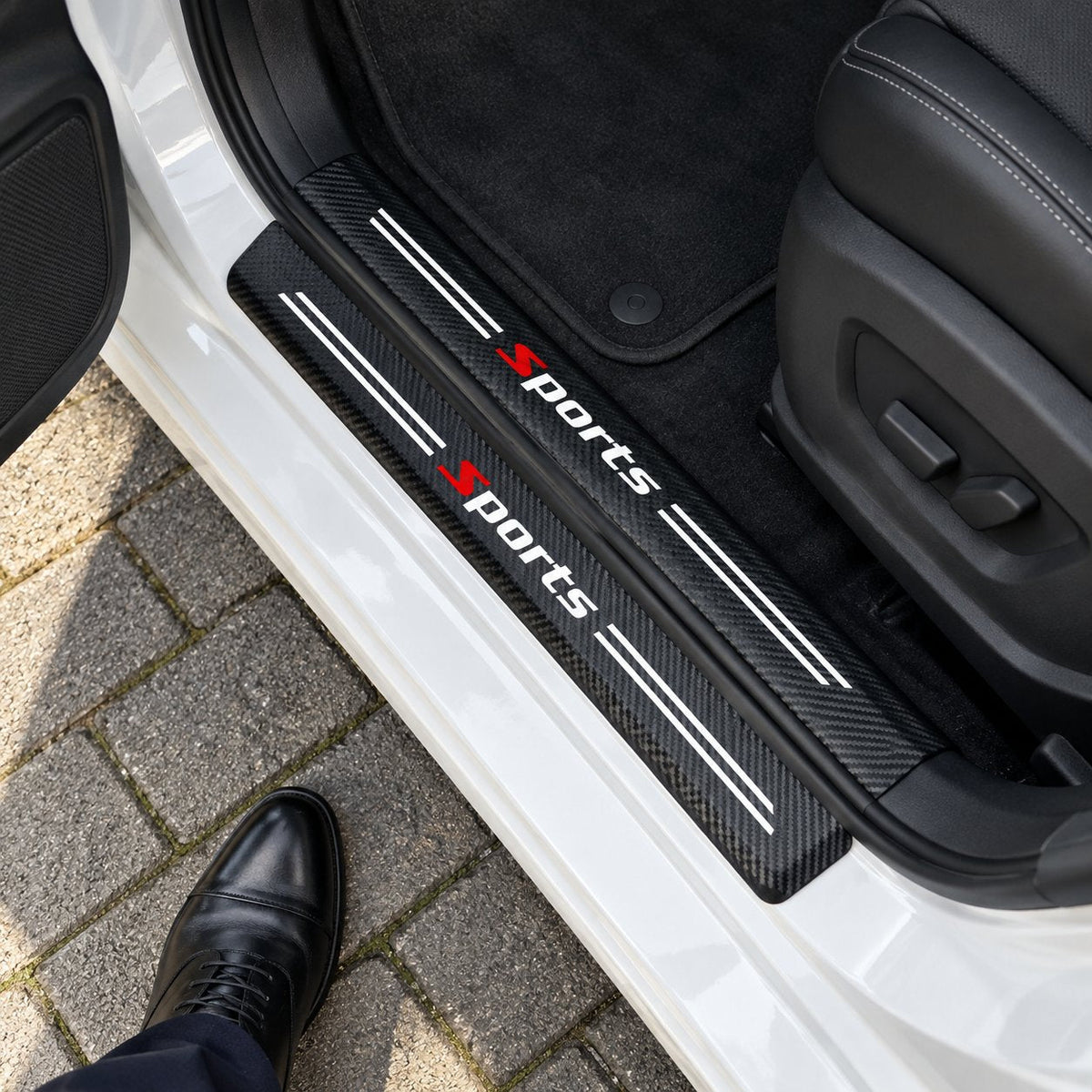 situation — CarbonShield™ Einstiegsleisten-Schutzfolien in Carbon-Optik mit Ihrem Automarken-Logo